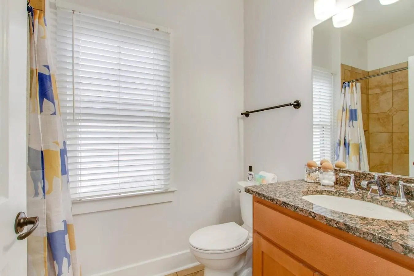 נאשוויל Vibrant Trendy Two Bedroom Home Near Marathon Village בית נופש